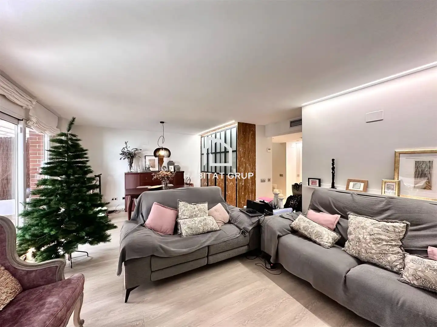 Living room of Duplexes for sale in Sant Feliu de Llobregat  with Air Conditioner, Heating and Private garden