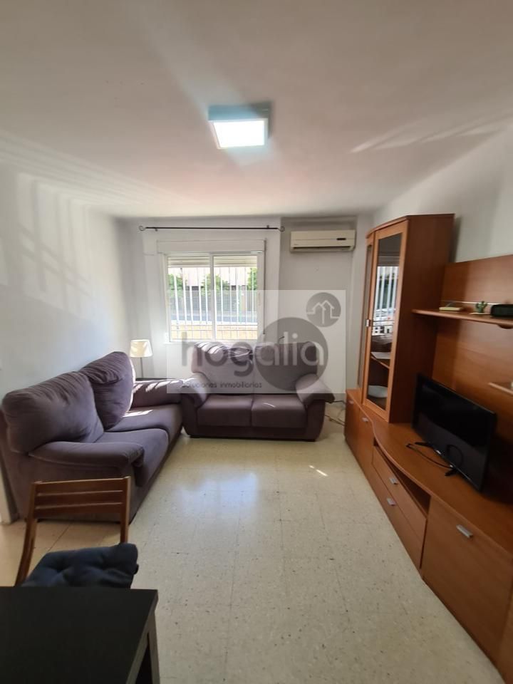 Sala d'estar de Planta baixa de lloguer en  Sevilla Capital amb Aire condicionat i Moblat