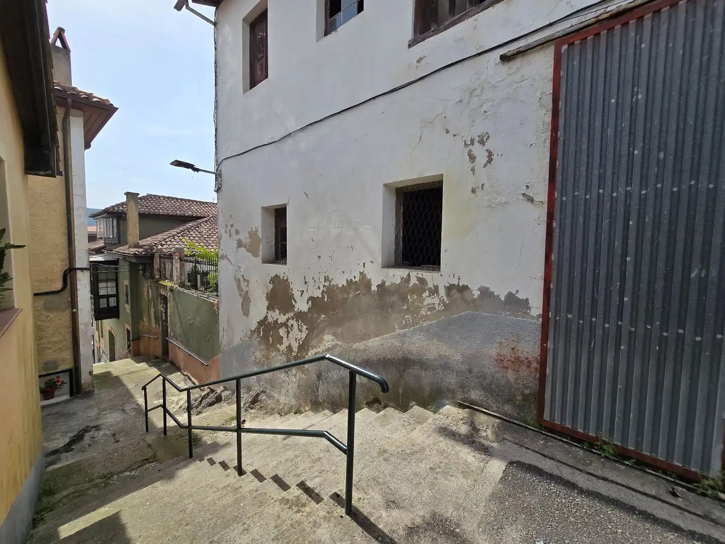 Außenansicht von Gebäude zum Verkauf in Llanes