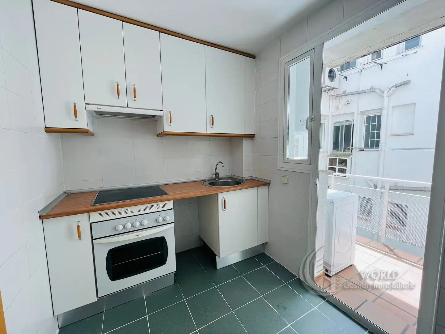 Cocina de Piso de alquiler en Madrid con Aire acondicionado, Calefacción y Horno
