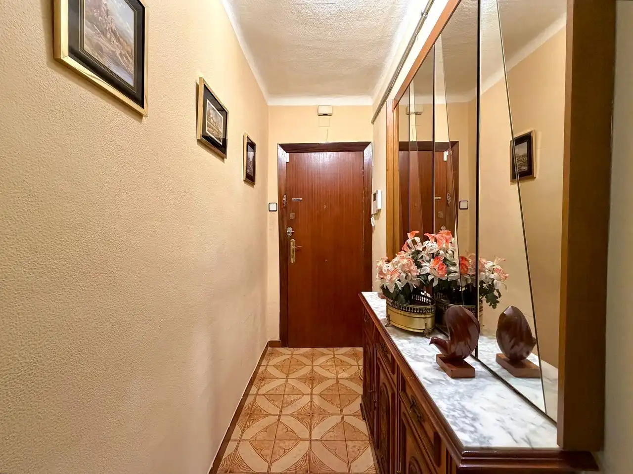 Flat with terrace for sale in Carrer de la Vall d'Ordesa, imagen 3