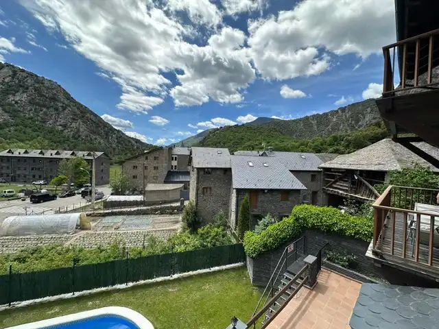 Vista exterior de Apartament en venda en Vall de Cardós amb Calefacció, Moblat i Balcó