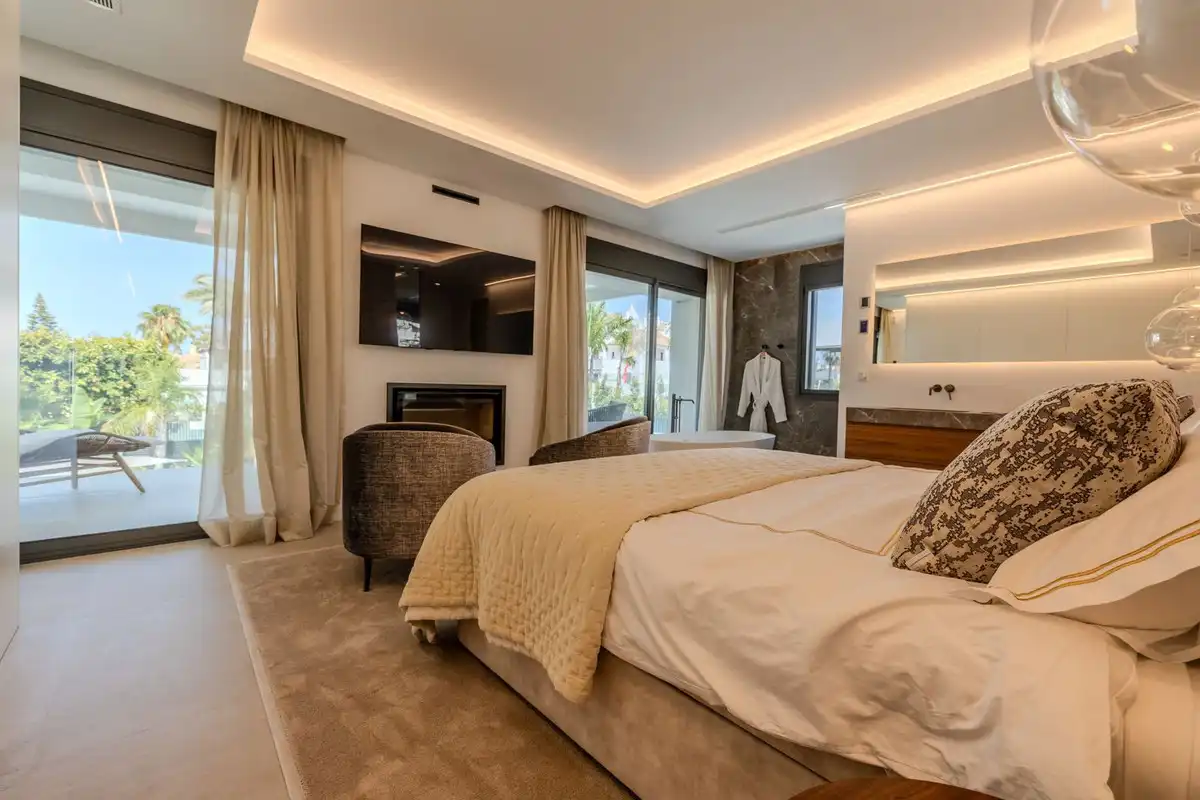 Schlafzimmer von Haus oder Chalet zum Verkauf in Marbella mit Klimaanlage, Privatgarten und Terrasse