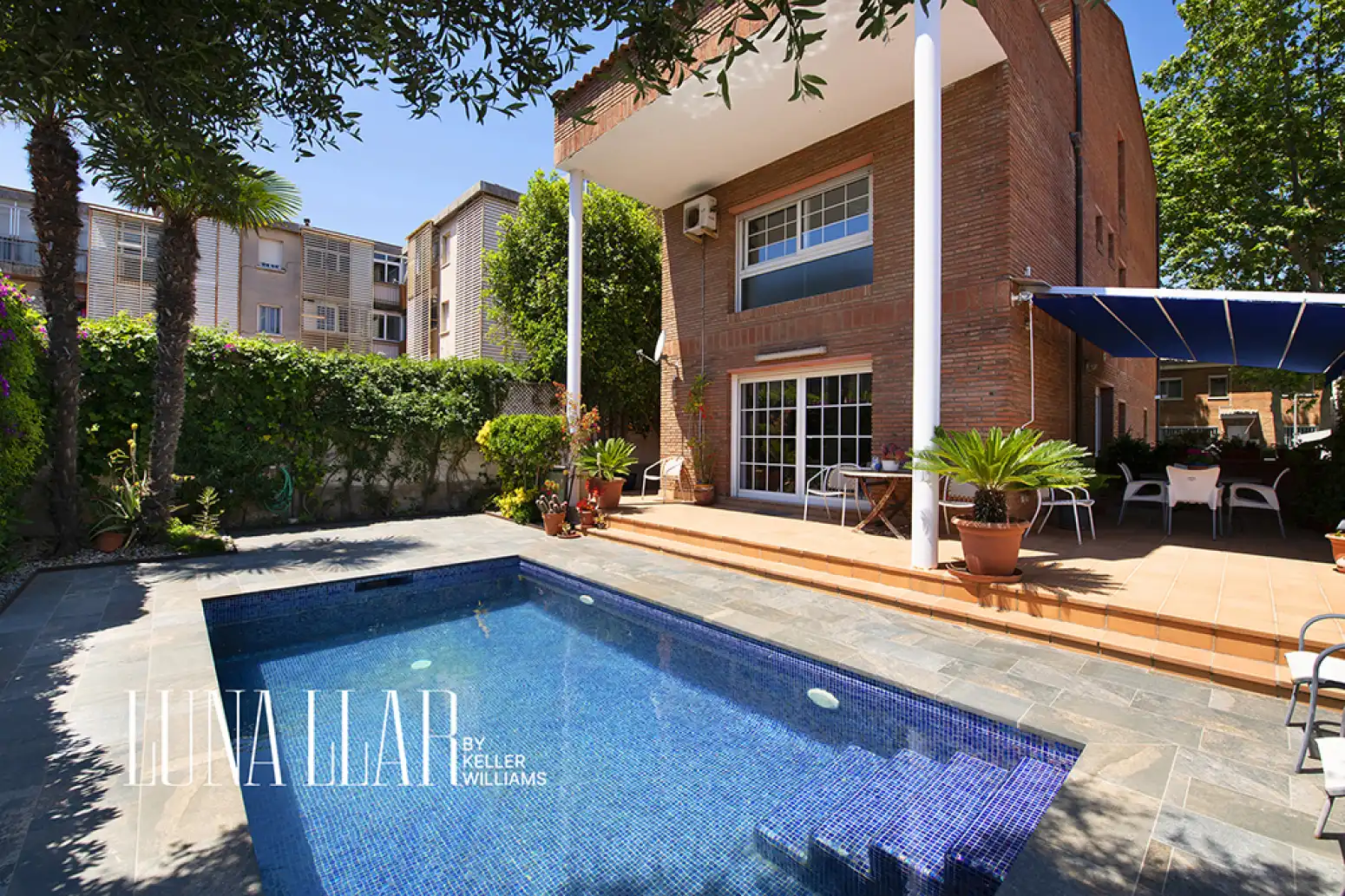 Swimming pool of Houses for sale in Castelldefels  with Air Conditioner, Heating and Private garden