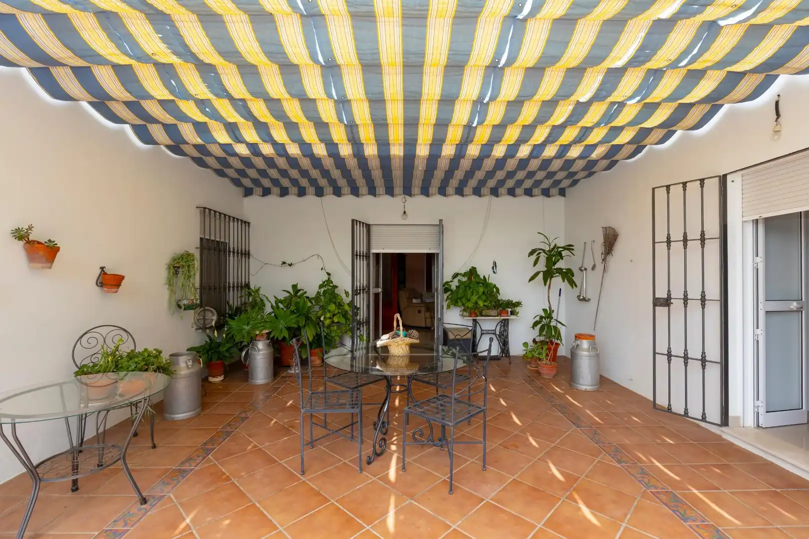 Terrassa de Casa o xalet en venda en Sanlúcar la Mayor amb Jardí privat, Traster i Piscina