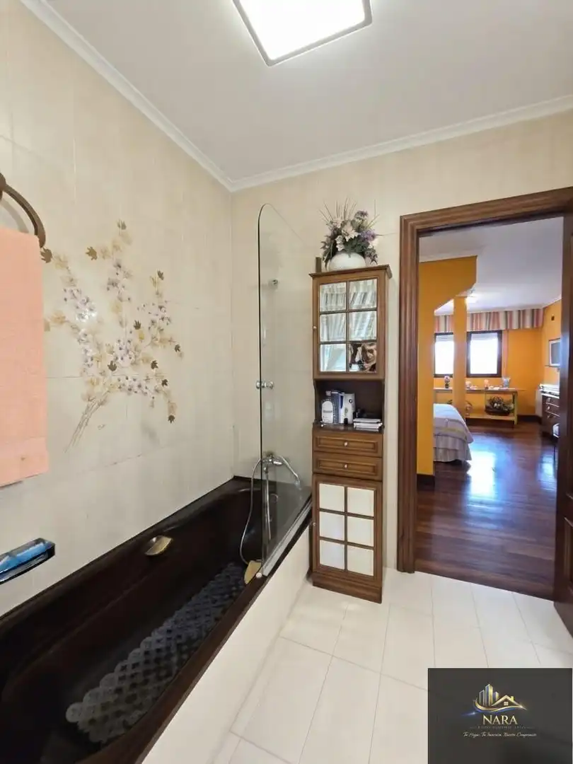 Bathroom of Houses for sale in Torrelavega   with Heating, Private garden and Parquet flooring