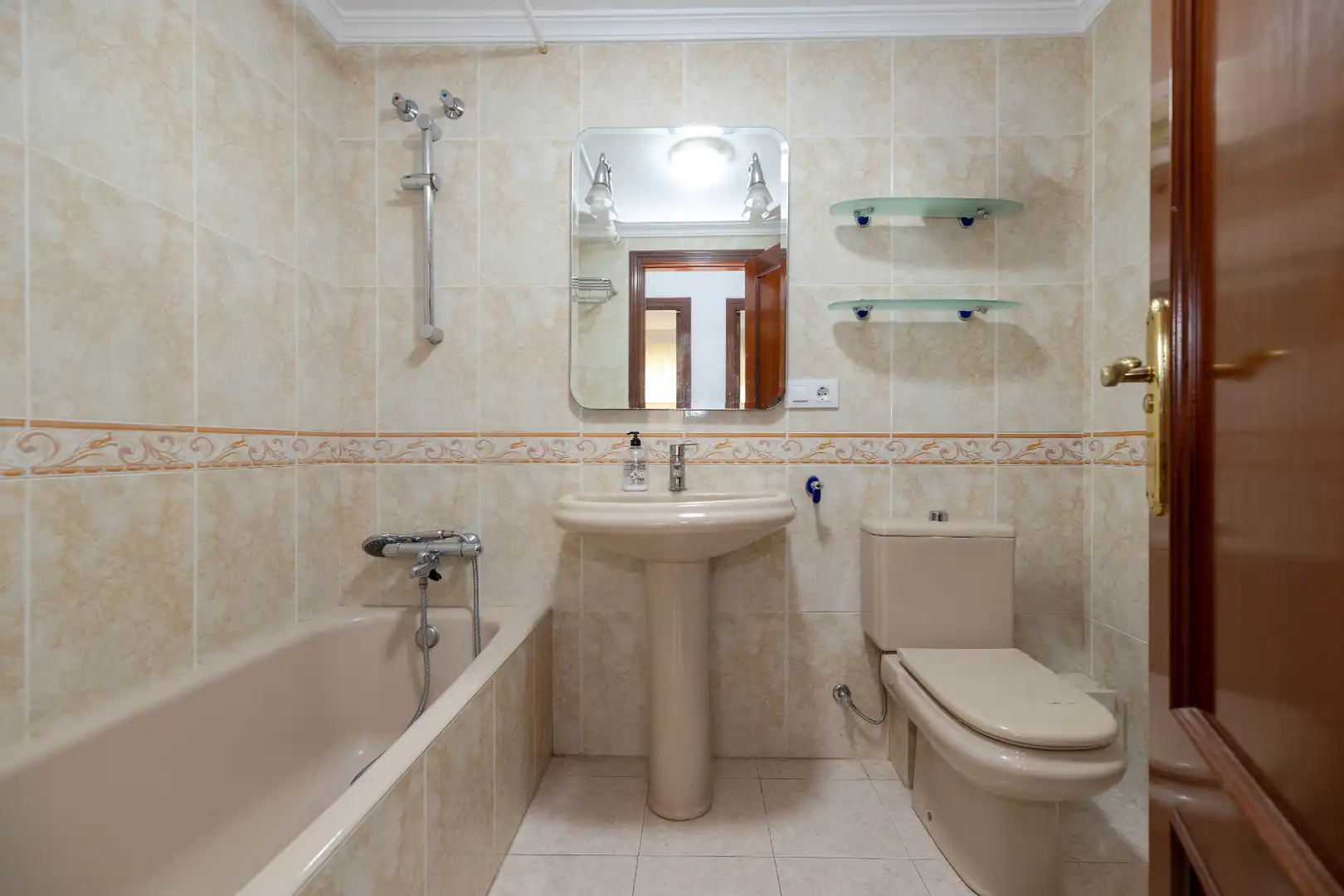 Badezimmer von Wohnung zum Verkauf in Marbella mit Klimaanlage und Gemeinschaftspool