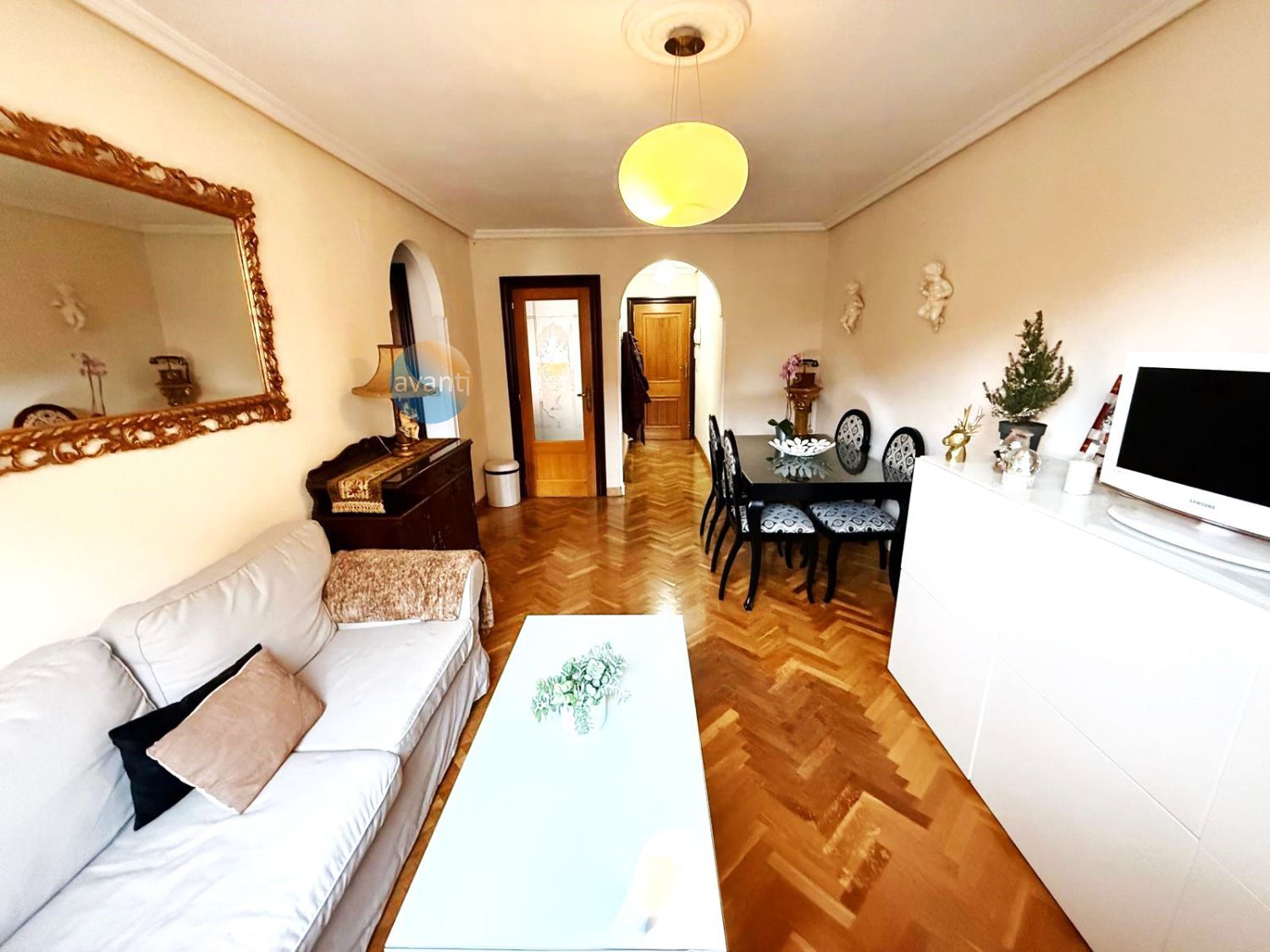 Sala d'estar de Pis de lloguer en Salamanca Capital amb Calefacció, Parquet i Balcó