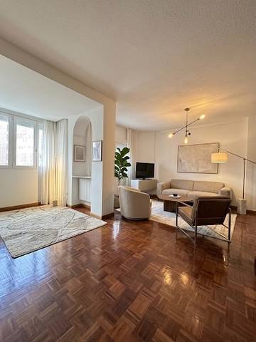 Piso en Venta en Calle de Oña en Virgen del Cortijo - Manoteras