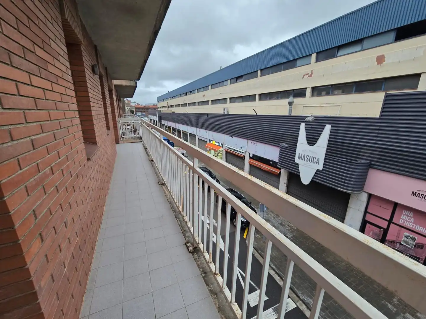 Vista exterior de Pis en venda en Igualada amb Terrassa i Balcó
