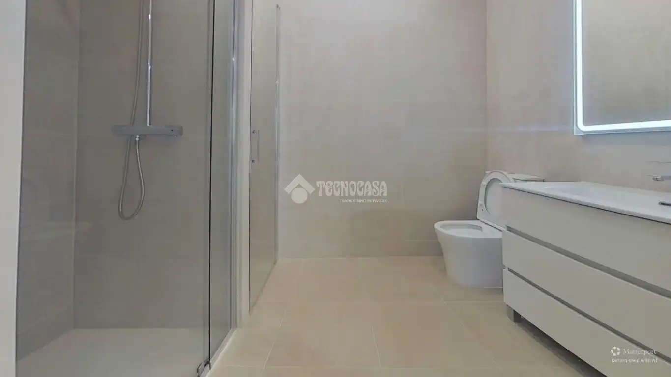 Bany de Pis en venda en Barberà del Vallès amb Aire condicionat