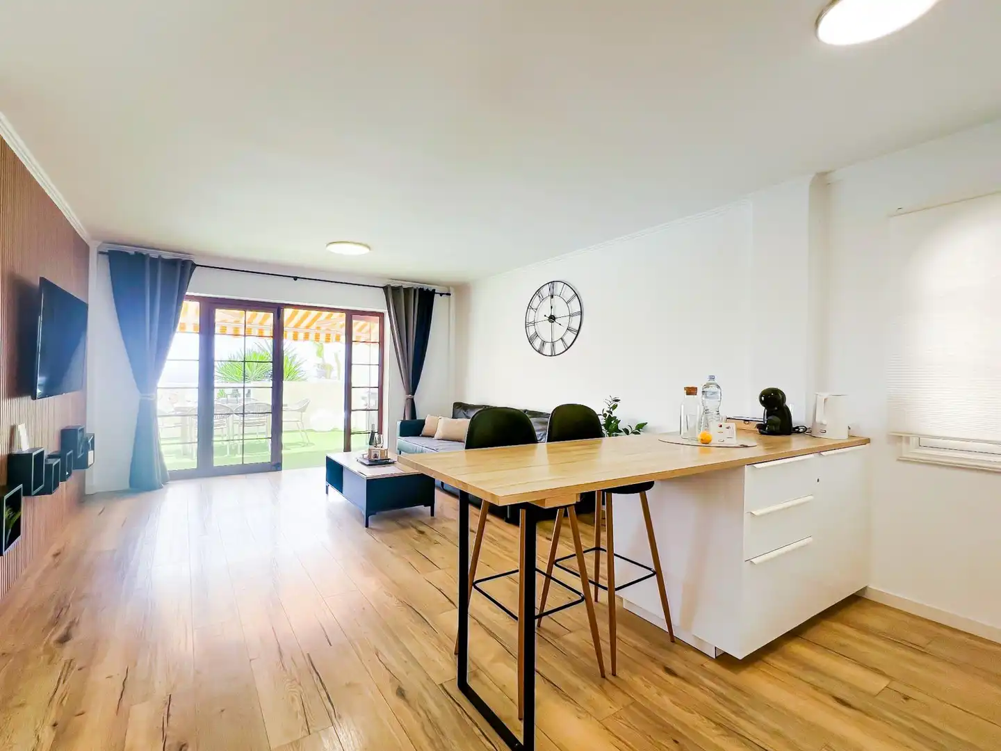 Sala de estar de Apartamento en venta en Adeje con Aire acondicionado, Terraza y Amueblado