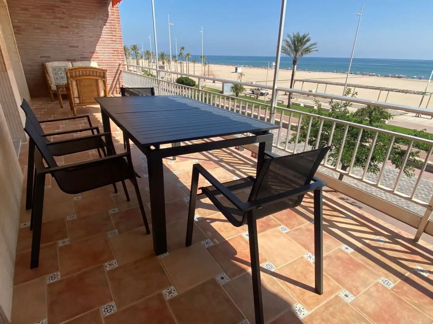 Mini appartamento con giardino in affitto a Passeig Maritim Neptu, imagen 2