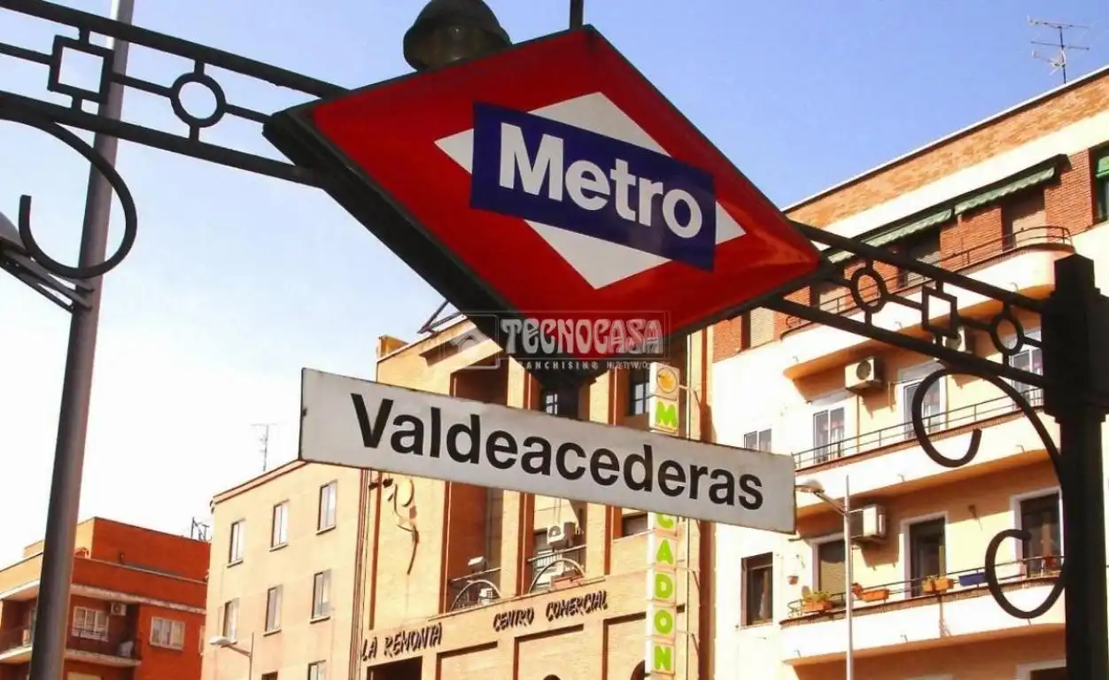 Vista exterior de Local en venta en Madrid con Calefacción