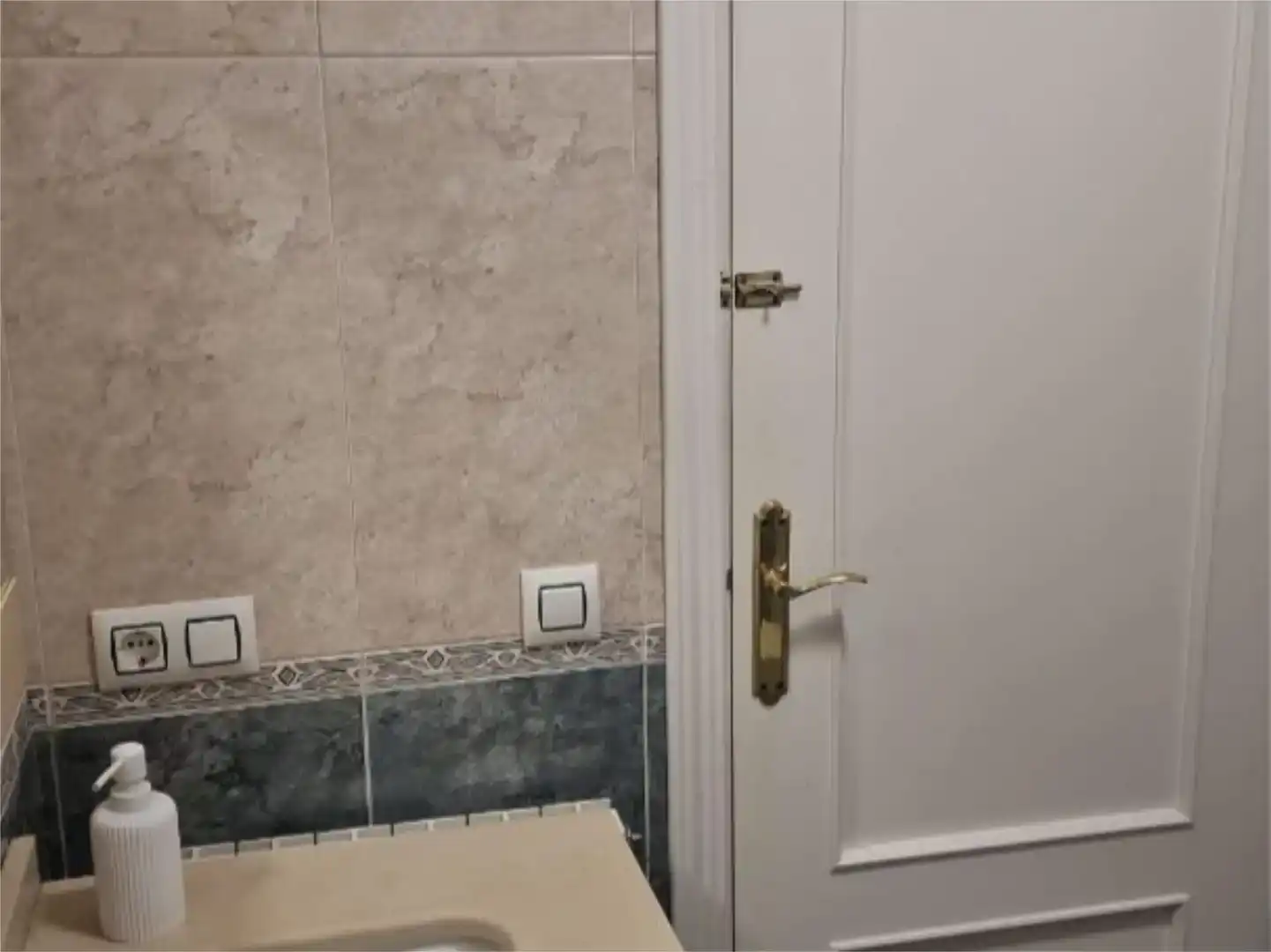 Badezimmer von Wohnung zur Miete in Carboneras de Guadazaón mit Parkett, Abstellraum und Möbliert