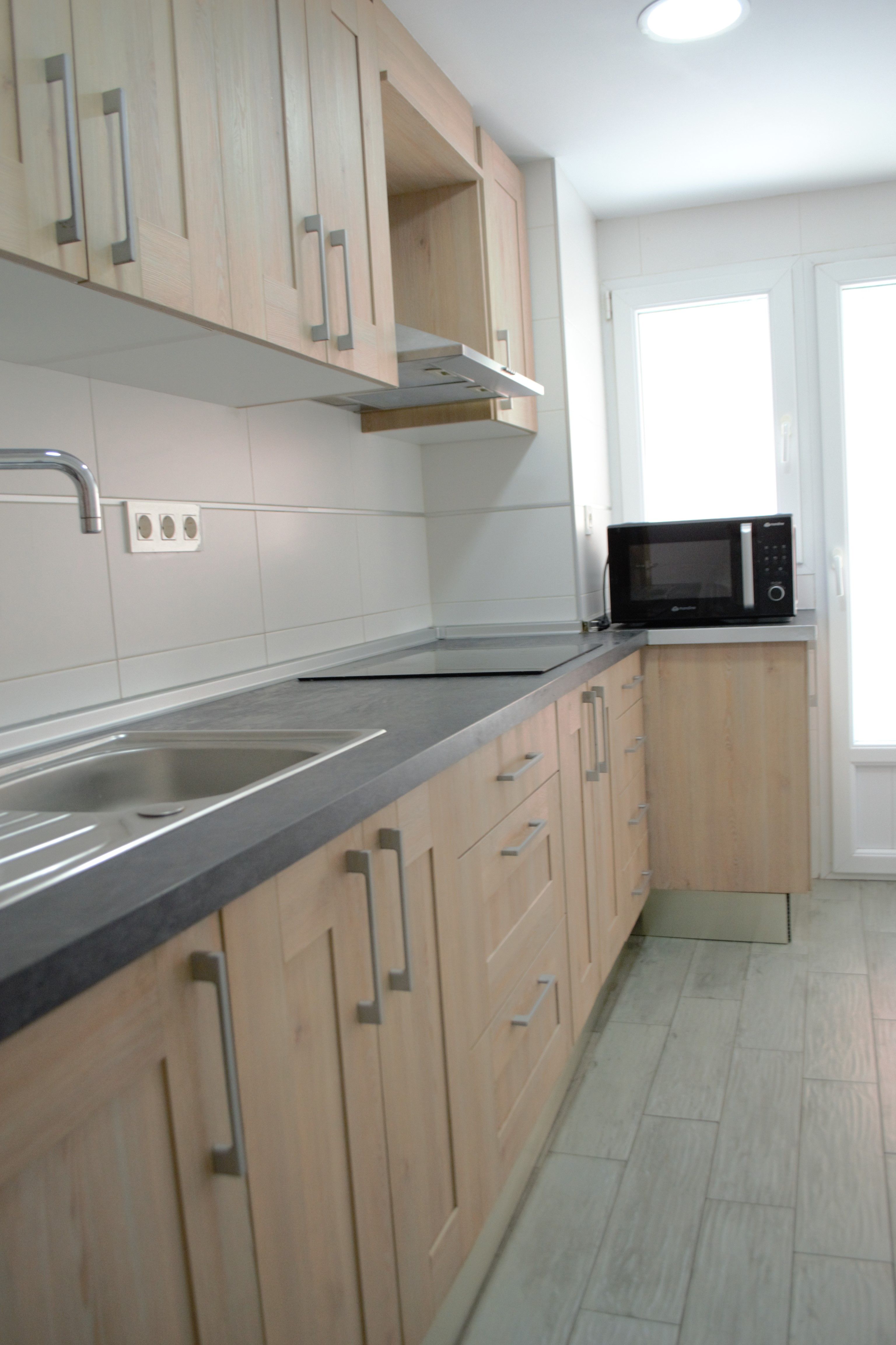 Kitchen of Flat to share in  Granada Capital  with Furnished, Oven and Washing machine