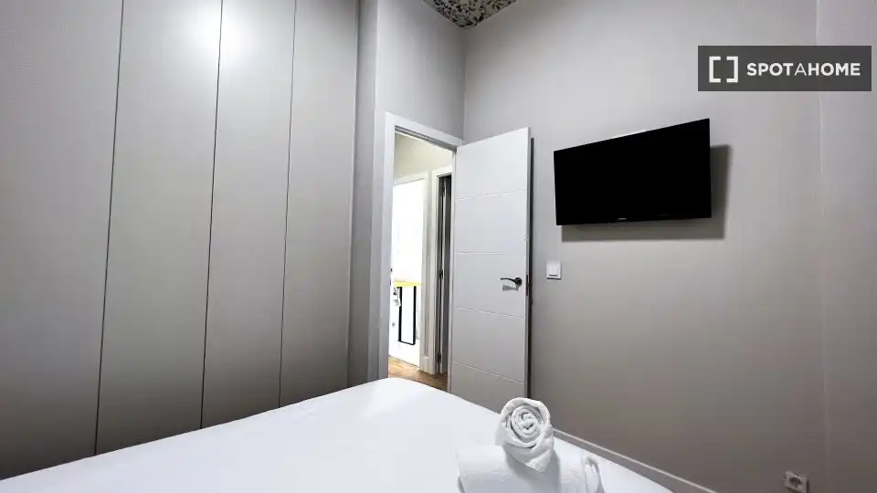 Schlafzimmer von Wohnung zur Miete in Madrid mit Klimaanlage, Heizung und Möbliert