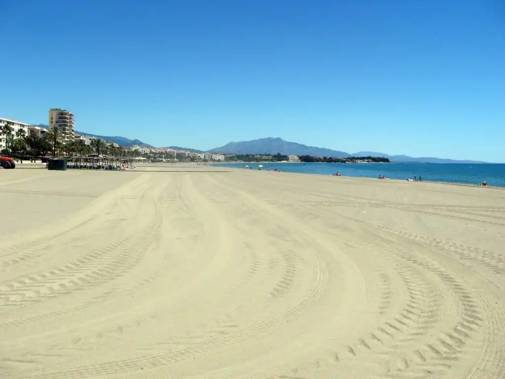 Vista exterior de Ático en venta en Estepona con Aire acondicionado, Calefacción y Terraza