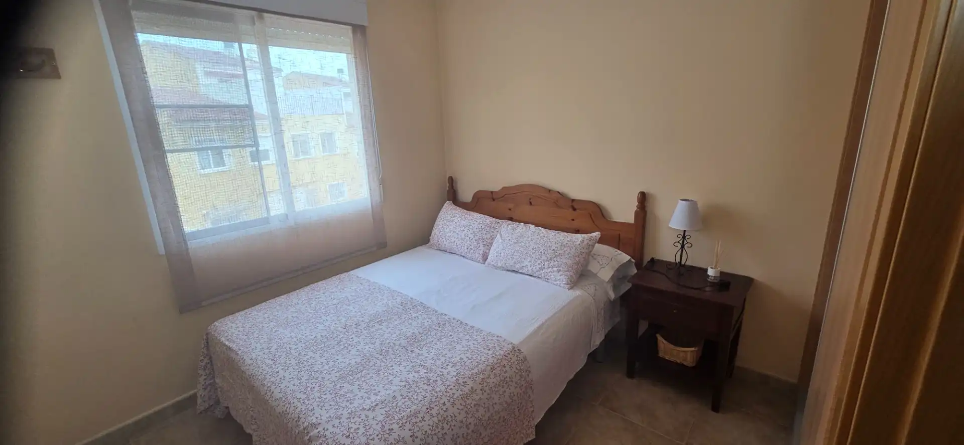 Habitación de Casa adosada en venta en Salinas con Amueblado, Horno y Lavadora
