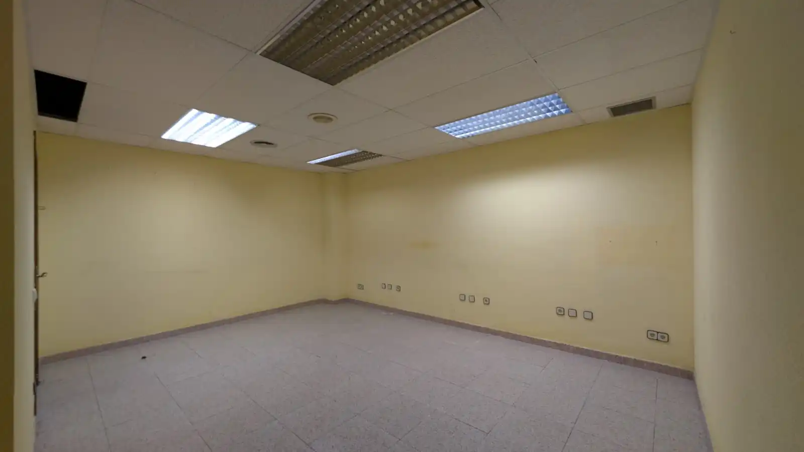 Dúplex en venta en Cornellà de Llobregat con Trastero