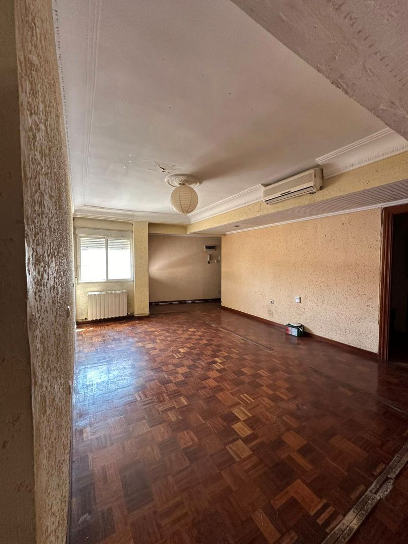 Sala d'estar de Pis en venda en  Zaragoza Capital amb Aire condicionat, Balcó i Alarma
