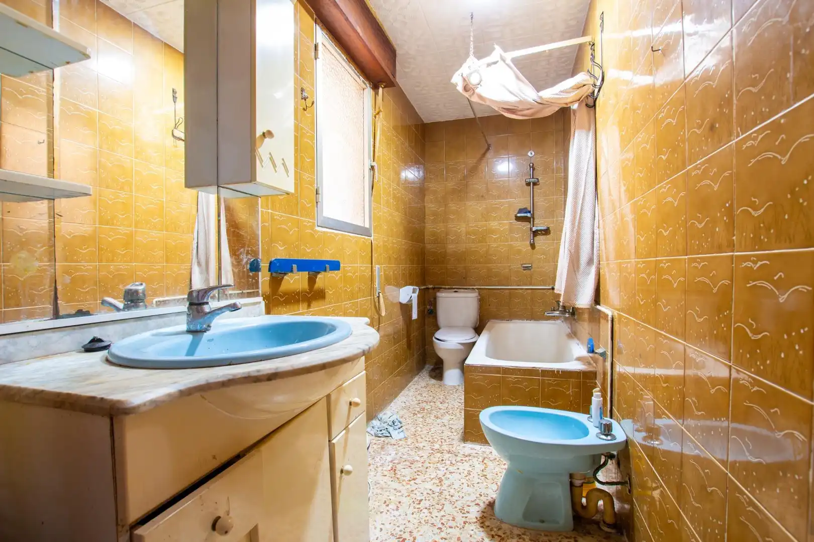 Badezimmer von Erdgeschoss zum Verkauf in Águilas mit Privatgarten, Terrasse und Möbliert