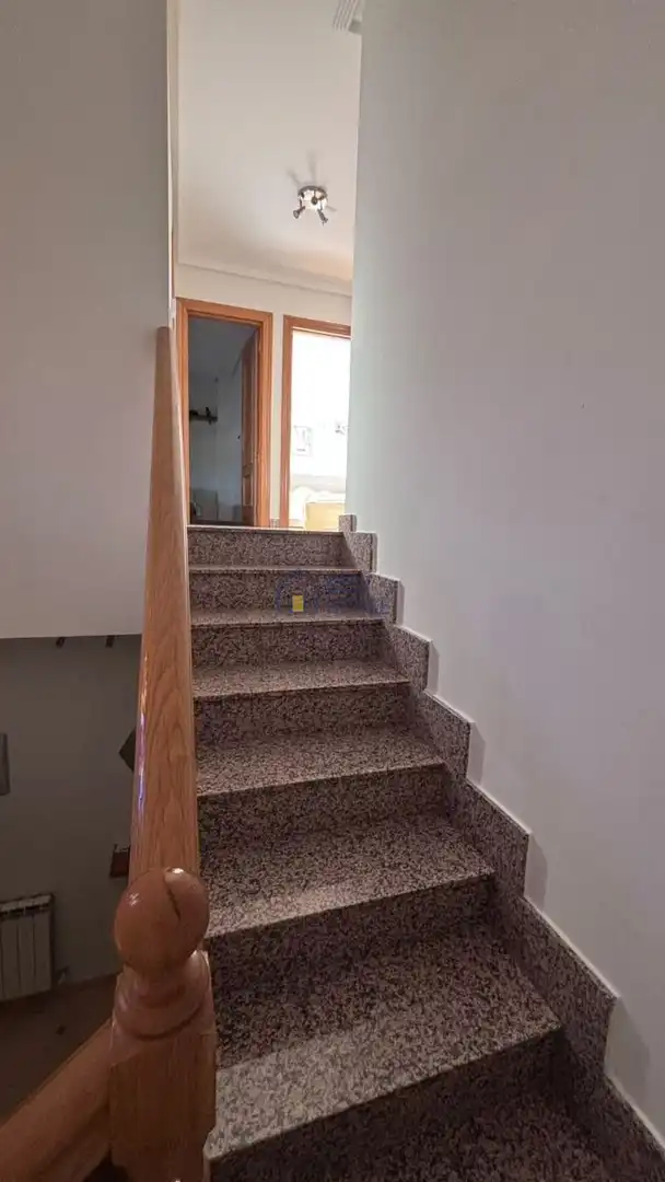 Casa adosada en venda en Sariegos amb Calefacció, Parquet i Terrassa