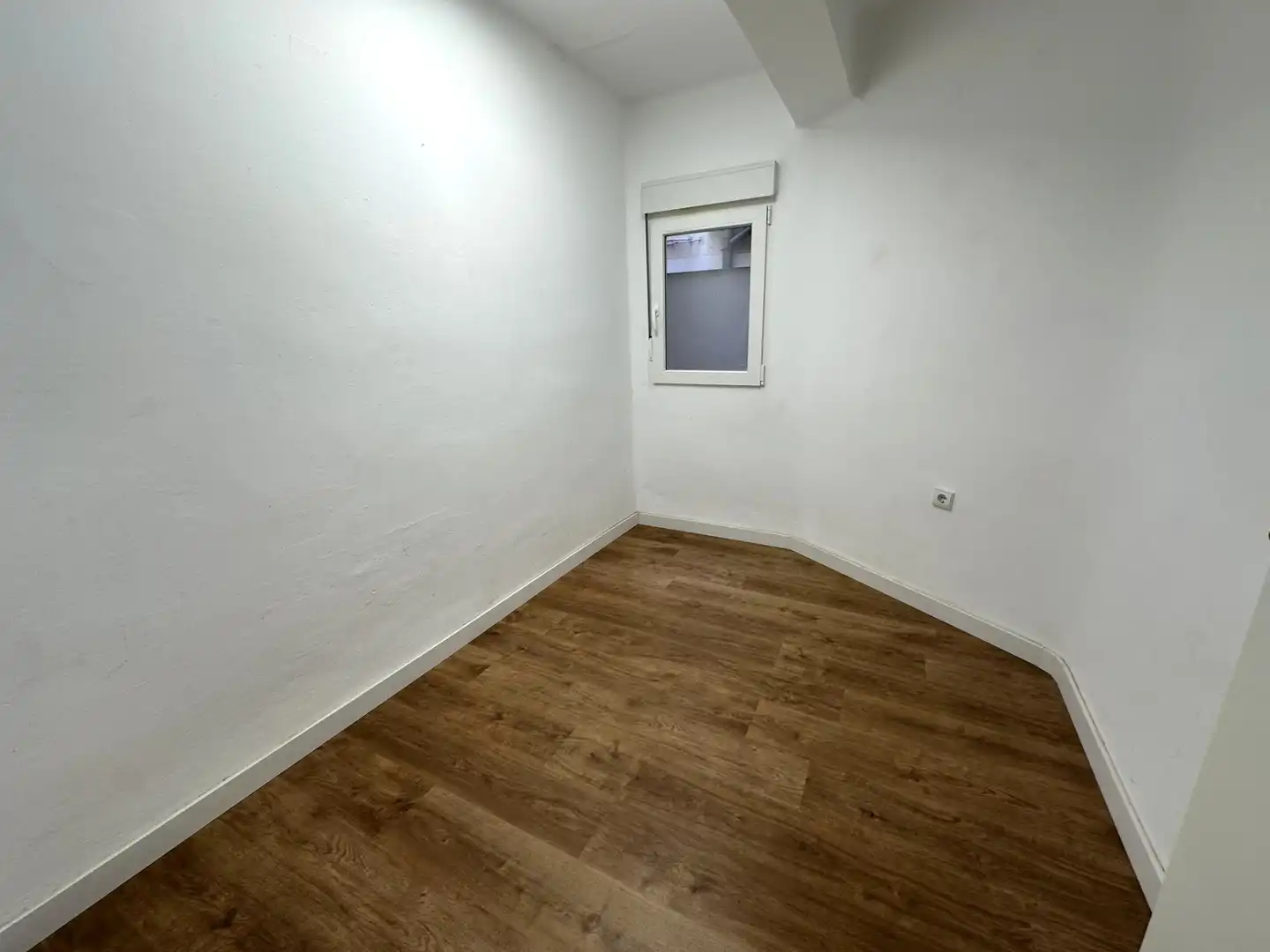 Flat for rent in Xirivella  with Air Conditioner, Parquet flooring and Terrace