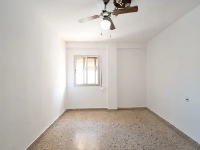 Bedroom of Flat for sale in Burjassot  with Private garden and Balcony
