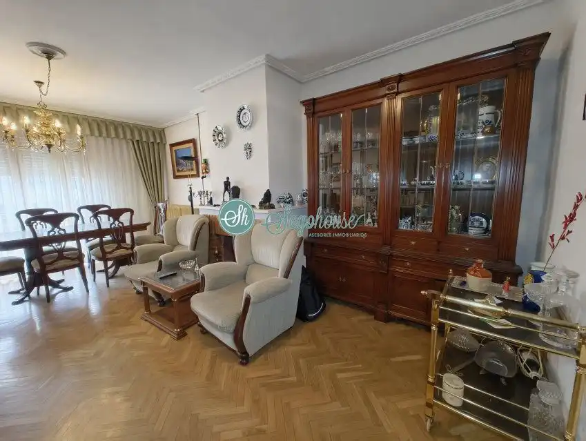 Sala de estar de Piso en venta en Segovia con Calefacción, Terraza y Trastero