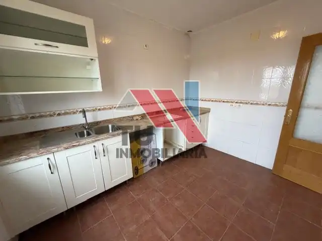 Cuina de Casa o xalet en venda en Otero amb Calefacció, Jardí privat i Balcó