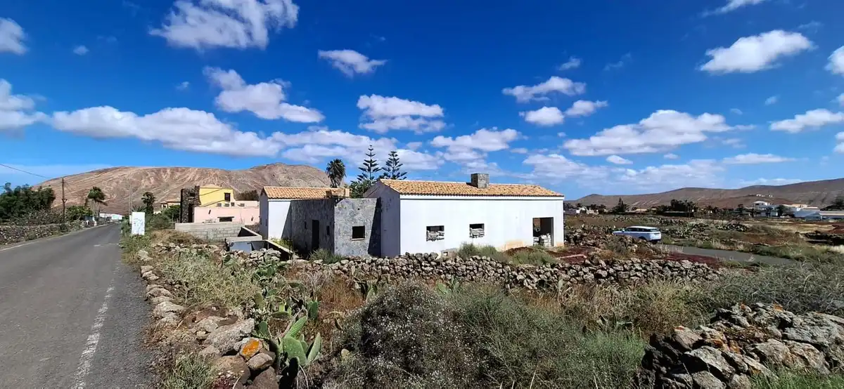 Vista exterior de Casa o xalet en venda en La Oliva amb Jardí privat i Terrassa