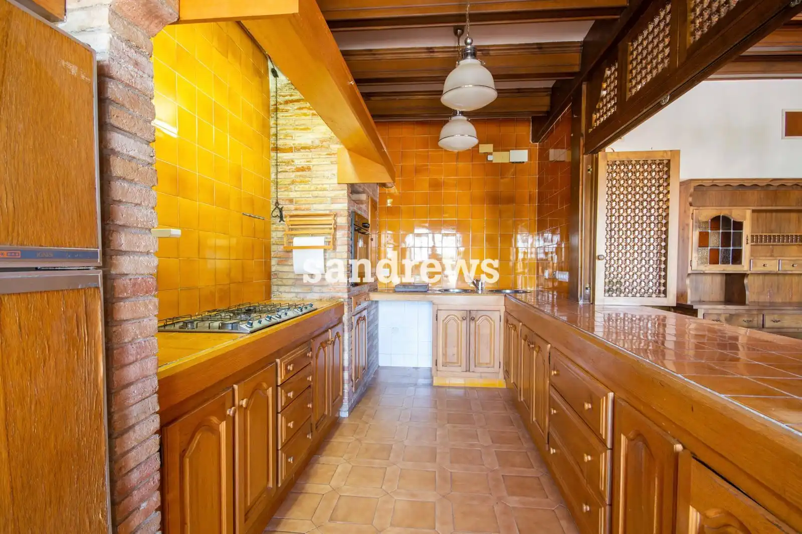 Küche von Einfamilien-Reihenhaus zum Verkauf in Ordis mit Heizung, Privatgarten und Terrasse