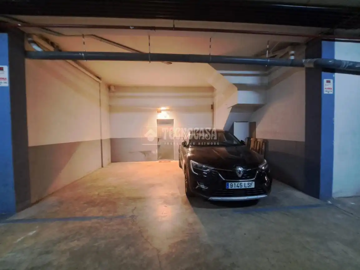 Parking de Casa adosada en venta en María de Huerva con Aire acondicionado, Calefacción y Jardín privado