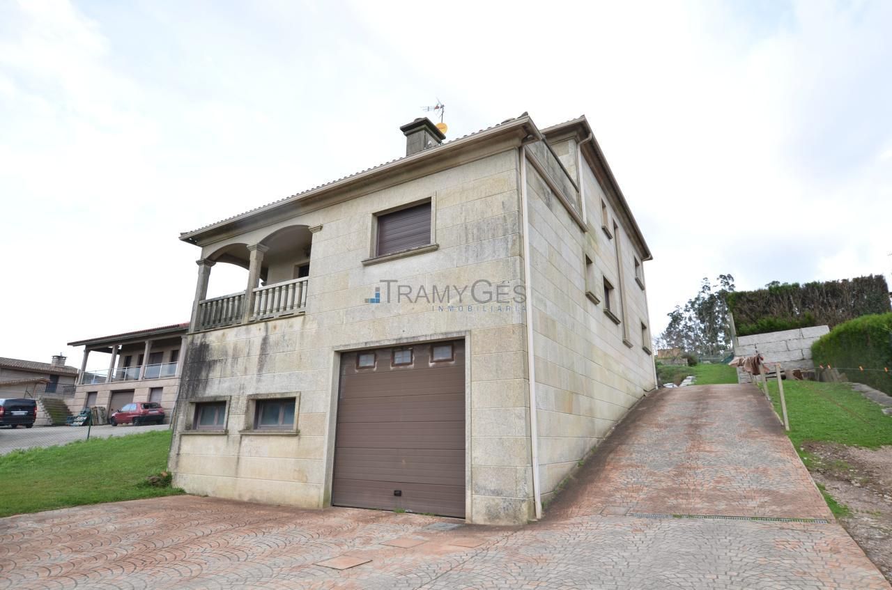 Vista exterior de Casa o xalet en venda en Mos amb Calefacció, Jardí privat i Terrassa