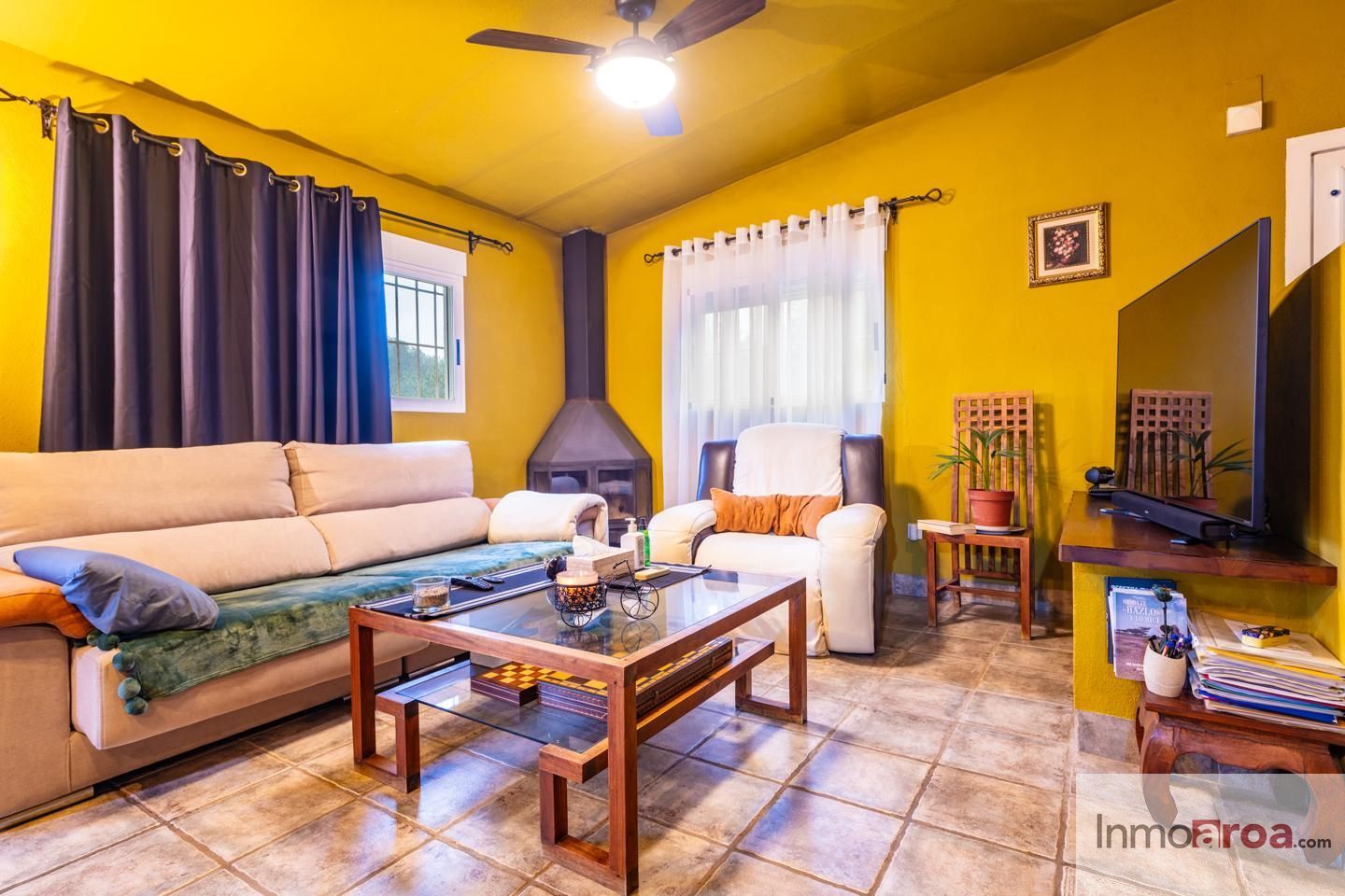 Sala d'estar de Casa o xalet en venda en L'Alcora amb Aire condicionat, Terrassa i Piscina