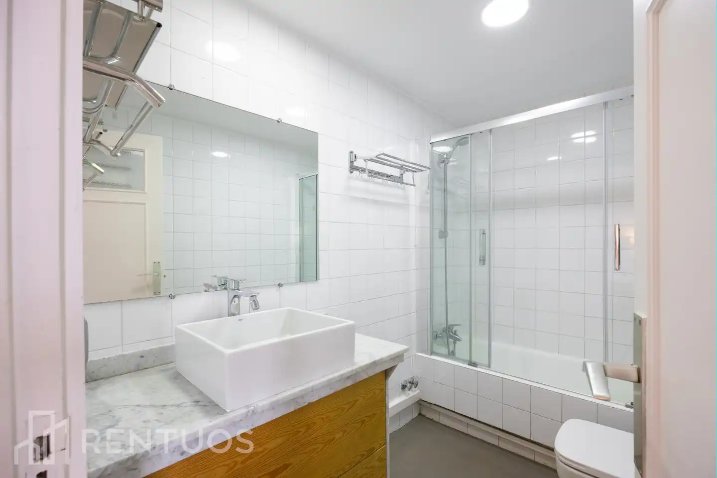 Badezimmer von Dachboden zur Miete in Madrid mit Klimaanlage, Parkett und Terrasse
