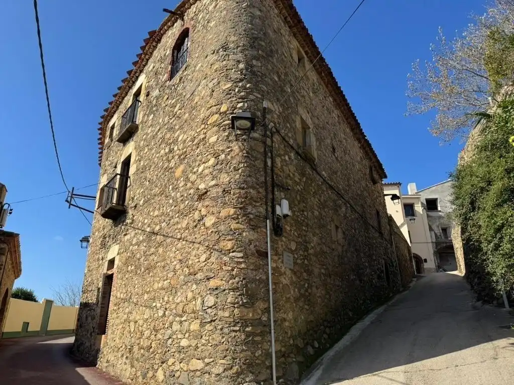 Vista exterior de Finca rústica en venda en Rabós amb Calefacció, Terrassa i Balcó