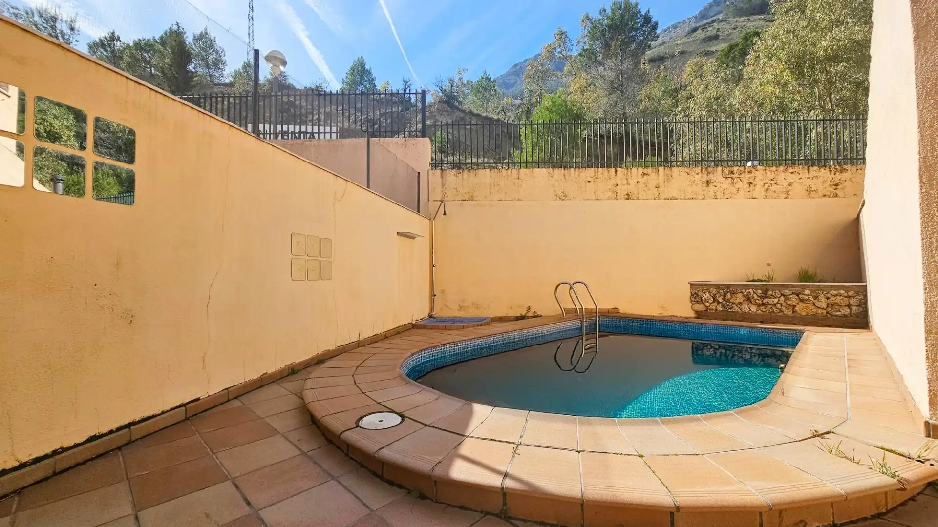 Swimming pool of Single-family semi-detached for sale in  Jaén Capital  with Heating, Private garden and Terrace