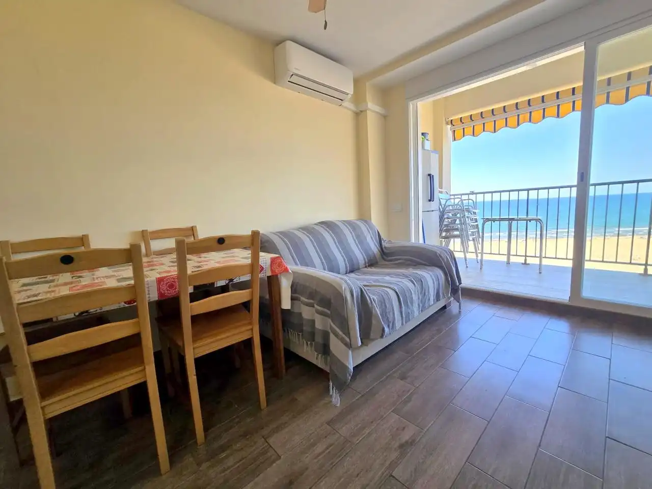 Sala d'estar de Apartament en venda en Gandia amb Aire condicionat, Terrassa i Moblat