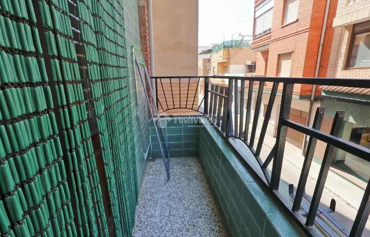 Vista exterior de Piso en venta en Sagunto / Sagunt con Aire acondicionado y Amueblado
