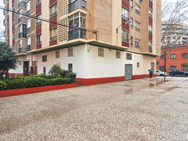 Local comercial en Alquiler en Calle de Joaquín Numancia, 1 en La Jota