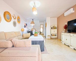 Living room of Single-family semi-detached for sale in  Sevilla Capital  with Air Conditioner, Heating and Parquet flooring