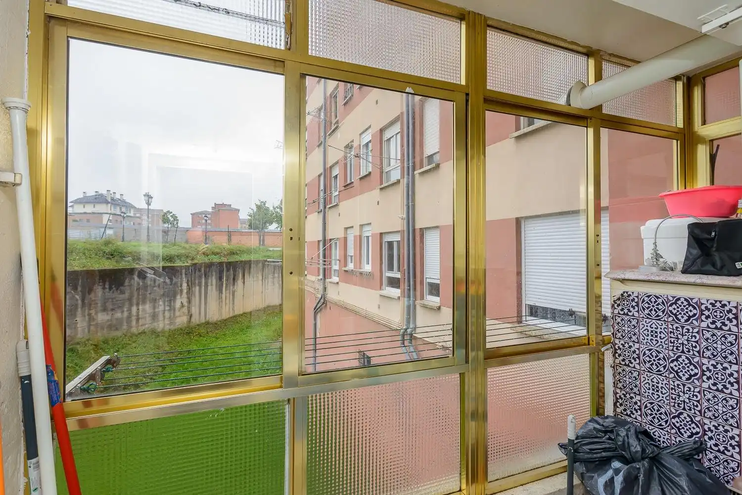 Vista exterior de Pis en venda en Oviedo  amb Calefacció, Terrassa i Traster