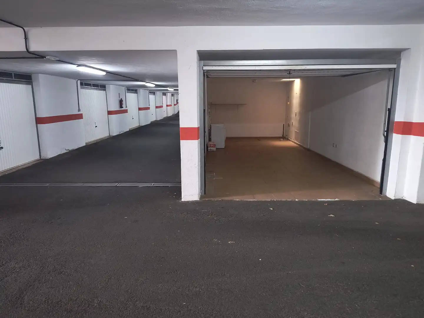 Parkplatz von Einfamilien-Reihenhaus zum Verkauf in Puerto de la Cruz mit Abstellraum, Ofen und Balkon
