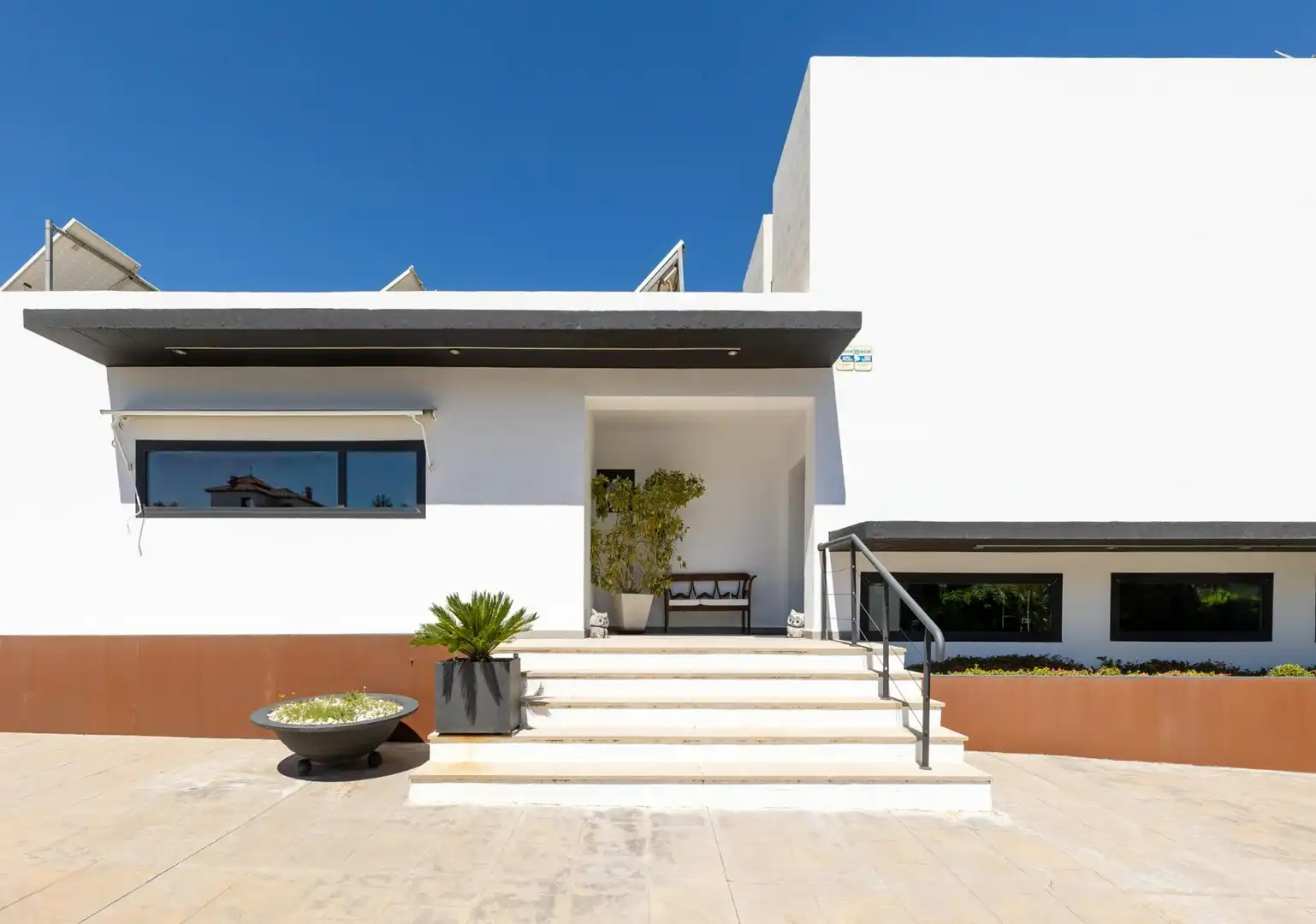 Vista exterior de Casa o xalet en venda en La Zubia amb Aire condicionat, Calefacció i Jardí privat
