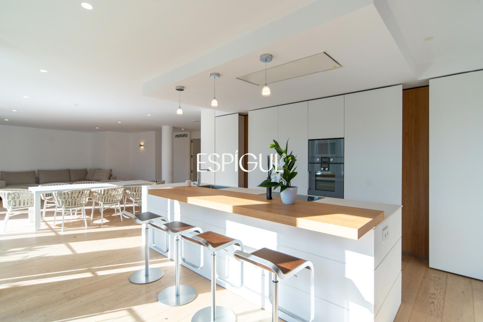 Cuina de Pis en venda en Girona Capital amb Aire condicionat, Calefacció i Parquet