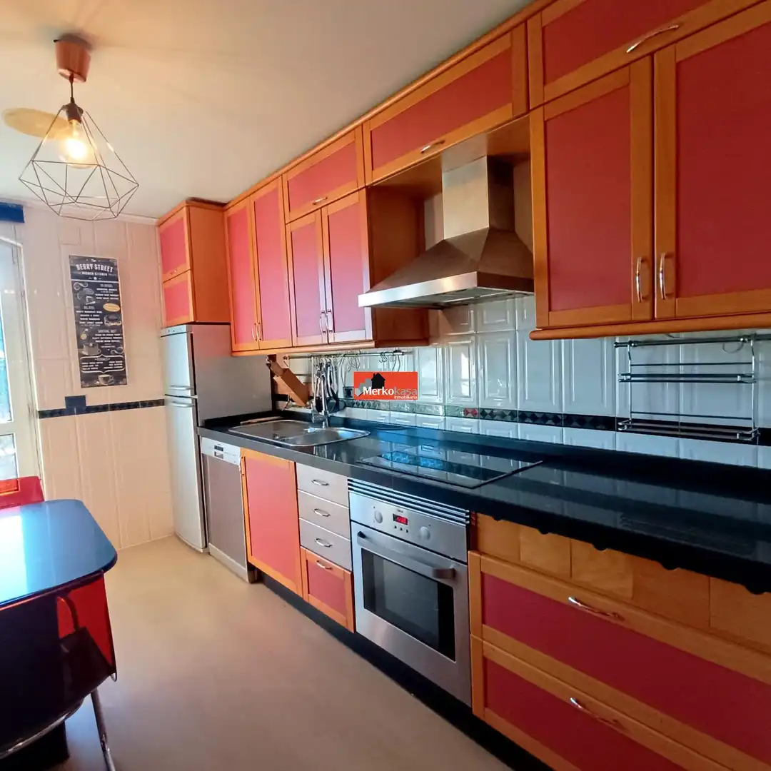 Cocina de Dúplex de alquiler en Lugo con Calefacción, Terraza y Trastero