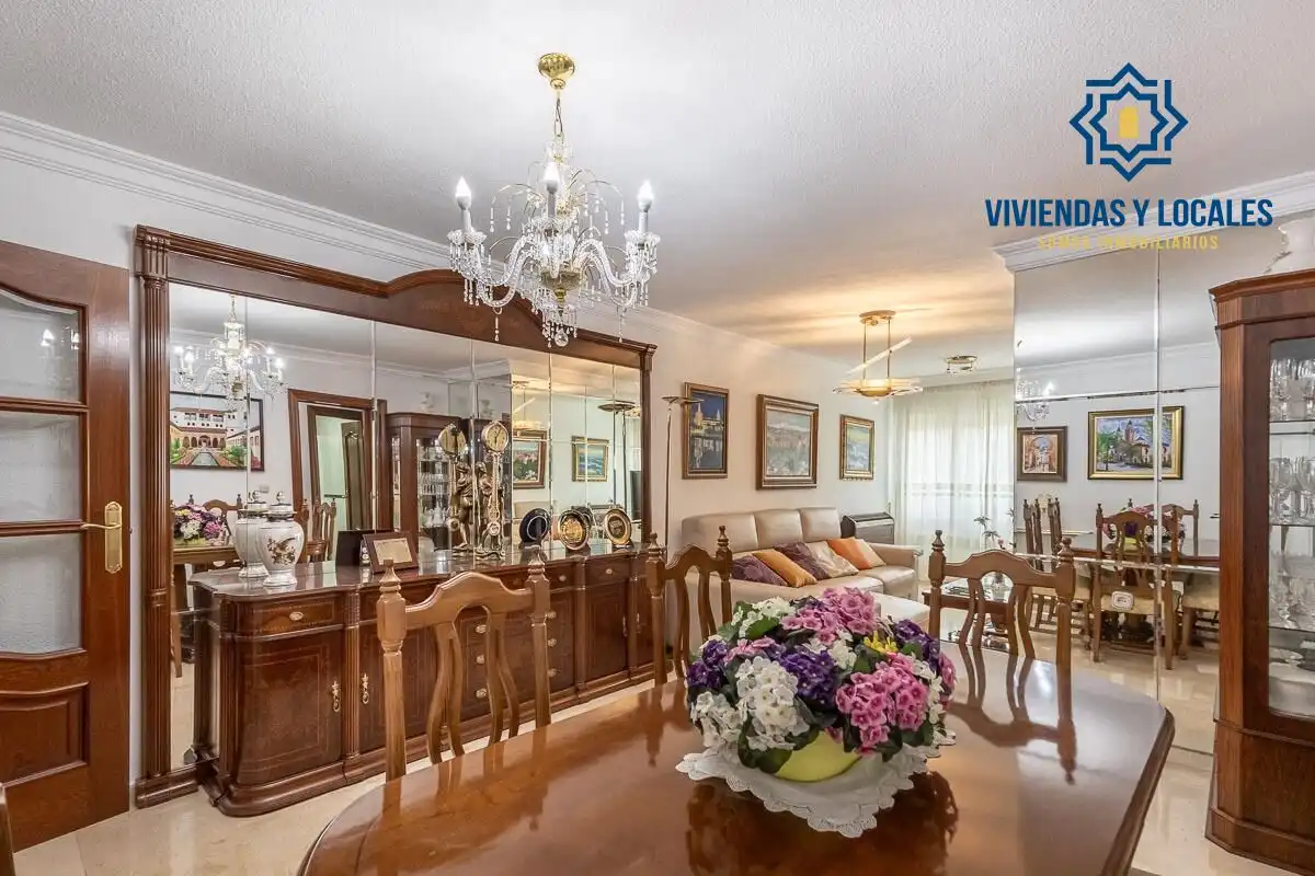 Piso con ascensor en venta en Calle ARQUITECTO JIMENEZ LACAL, imagen 2