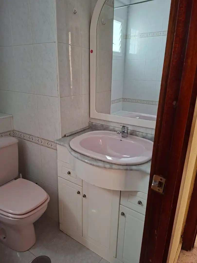 Baño de Piso de alquiler en Sevilla con Aire acondicionado, Amueblado y Balcón
